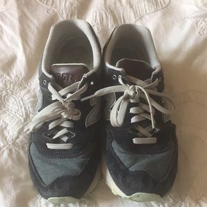 New Balance 574 blue shoes in Sz 9